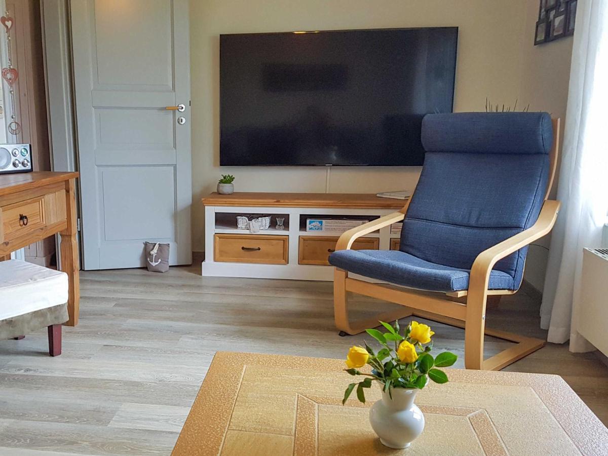 Ferienwohnung Im Roten Haus Stahlbrode Luaran gambar