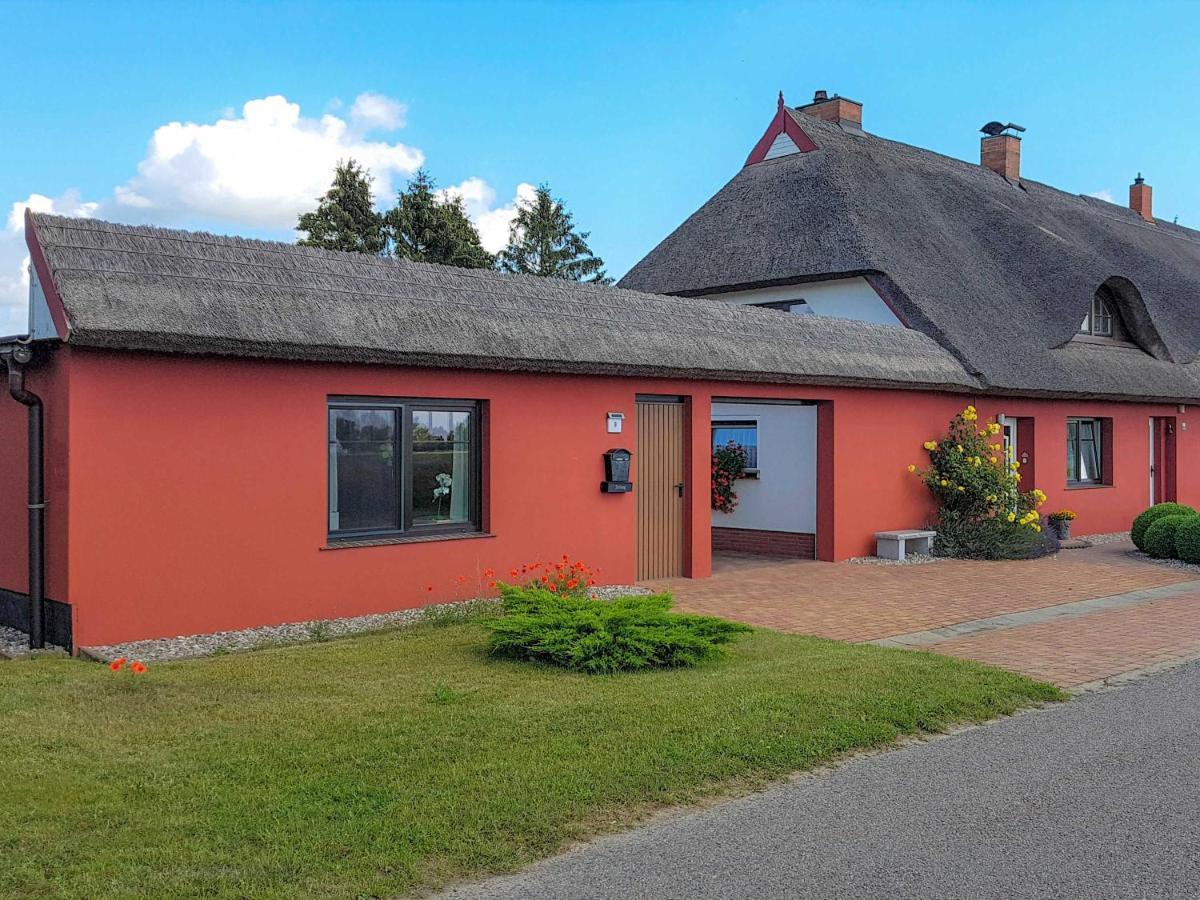 Ferienwohnung Im Roten Haus Stahlbrode Luaran gambar